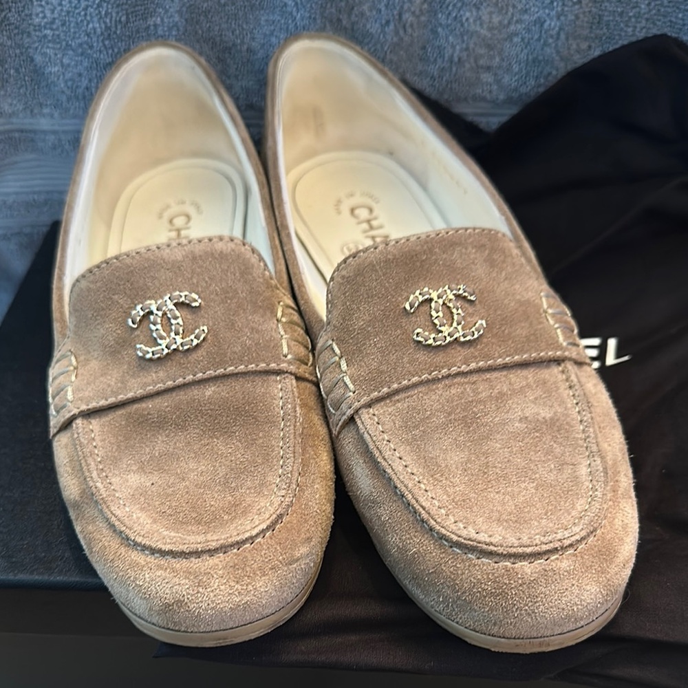 CHANEL Beige Suede Moccasins with Gold Logo